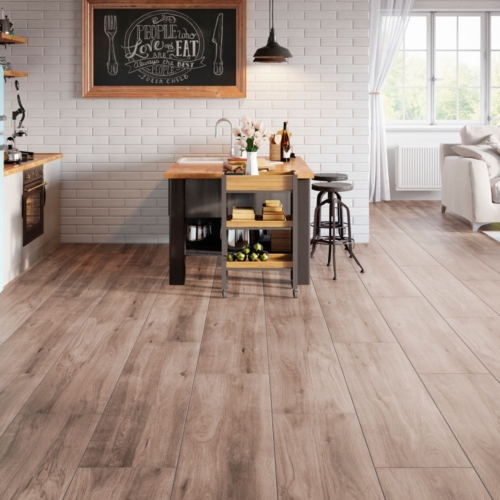 Fliesenboden in Holzoptik