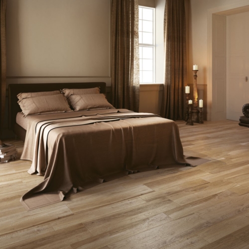 Holzoptik-Fliesen im Schlafzimmer