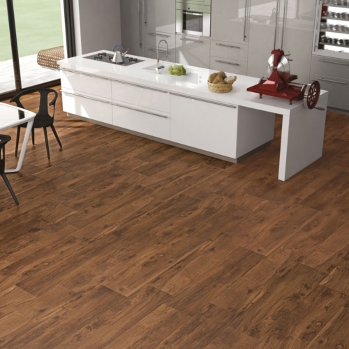 Küche mit Fliesenboden