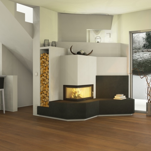 Kachelofen mit sichtbarem Holzlager